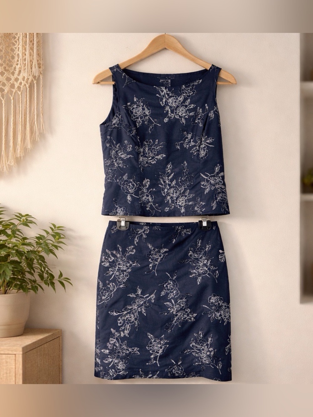 Ann Taylor Navy & White Floral Peplum Top & Pencil Skirt Matching Set - Size 10 - Picture 3 of 10